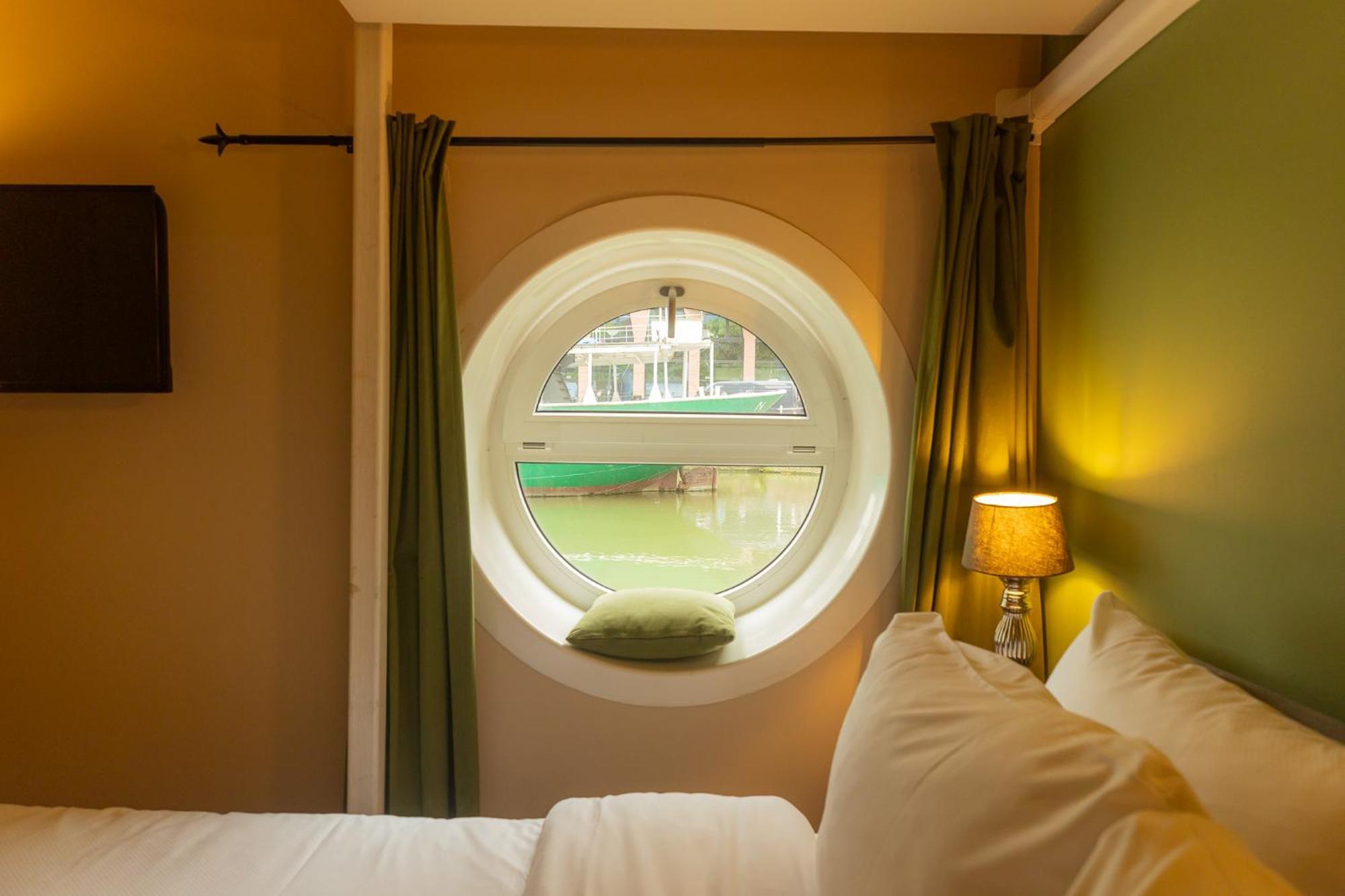 FLOATS by H2OTEL Rotterdam Exterior foto